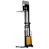 Gerbeur pour chariot &eacute;l&eacute;vateur, Fonctionnement &eacute;lectrique, Capacit&eacute; 2000 lb, Lev&eacute;e max 137" Distribution Industrielle GC
