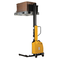 Gerbeur motoris&eacute; avec m&acirc;t &eacute;troit, Fonctionnement &eacute;lectrique, Capacit&eacute; 1500 lb, Lev&eacute;e max 98" Distribution Industrielle GC