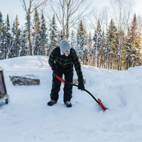 Yukon Snow Shovel, Polypropylene Blade, 18" Wide, Ergonomic D-Grip Handle Distribution Industrielle GC