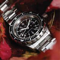 Grande montre automatique de plong&eacute;e avec feuille d'&eacute;rable gris et bracelet en acier inoxydable, Num&eacute;rique, &agrave; piles, 41 mm, Argent Distribution Industrielle GC