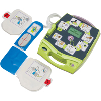 D&eacute;fibrillateur AED Plus, Semi-automatique, Anglais, Classe 4 Distribution Industrielle GC