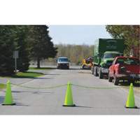 Ensemble de c&ocirc;nes de signalisation et chaînes, 28", Orange, Bande(s) r&eacute;fl&eacute;chissante(s) 4" & 6" Distribution Industrielle GC