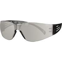 Lunettes de protection de s&eacute;rie 100 SecureFit, Lentille Gris/Int&eacute;rieur/ext&eacute;rieur, Antibu&eacute;e/Anti-&eacute;gratignures, ANSI Z87+/R&eacute;pond ou surpasse la norme CSA Z94.3 Distribution Industrielle GC
