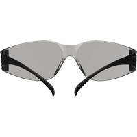 Lunettes de protection de s&eacute;rie 100 SecureFit, Lentille Gris/Int&eacute;rieur/ext&eacute;rieur, Antibu&eacute;e/Anti-&eacute;gratignures, ANSI Z87+/R&eacute;pond ou surpasse la norme CSA Z94.3 Distribution Industrielle GC