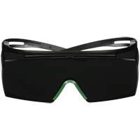Lunettes de s&eacute;curit&eacute; SecureFit s&eacute;rie 3700 SF3750AS-BLK, Lentille Gris/IR 5.0, Anti-&eacute;gratignures, ANSI Z87+/R&eacute;pond ou surpasse la norme CSA Z94.3 Distribution Industrielle GC