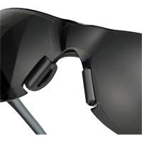 Lunettes de s&eacute;curit&eacute; Adapt Lite, Lentille Fum&eacute;e, Antibu&eacute;e/Anti-&eacute;gratignures, ANSI Z87+/R&eacute;pond ou surpasse la norme CSA Z94.3 Distribution Industrielle GC