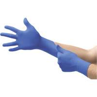 Gants jetables N21 MICROFLEX, 6,5/7/Petit, Nitrile, 4,7 mils/5,5-mil, Sans poudre, Cobalt, Classe 2 Distribution Industrielle GC
