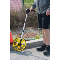 Roue d'arpentage num&eacute;rique, 12,5"/31,8 cm, Gamme de 99999,9 m, Pieds/m&egrave;tres Distribution Industrielle GC