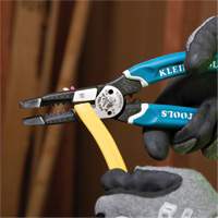 Klein-Kurve&reg; Heavy-Duty Wire Stripper, Cutter & Crimper Multi-Tool, 8-1/4" L, 8 - 20 AWG Distribution Industrielle GC