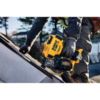 15° Cordless Coil Roofing Nailer Kit, 20 V, Lithium-Ion Distribution Industrielle GC