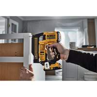 Ensemble cloueuse &agrave; goupilles sans fil sans balais ATOMIC COMPACT SERIES, calibre 23, 20 V, Lithium-ion Distribution Industrielle GC