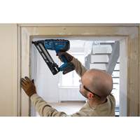 Cloueur de finition inclin&eacute; sans balais de calibre 15 (outil seulement), 18 V, Lithium-ion Distribution Industrielle GC