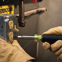 Ensemble de tourne-&eacute;crou & tournevis multi-foret 3 mcx, 12-63/100" lo, Prise Coussin&eacute;e Distribution Industrielle GC